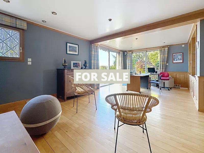 Very Impressive Detached House with Many Features