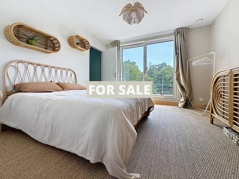 Detached House with Pool close to the Coast