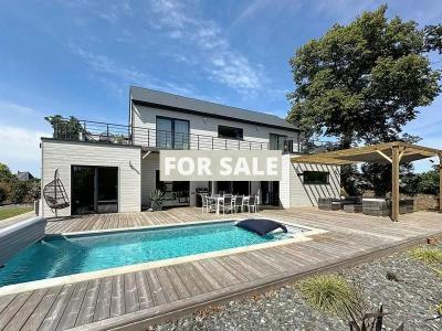 Detached House with Pool close to the Coast