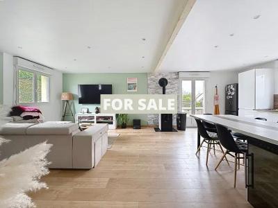 Modern Detached House with Garden