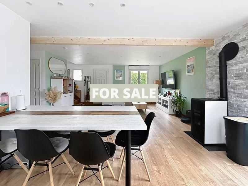 Modern Detached House with Garden