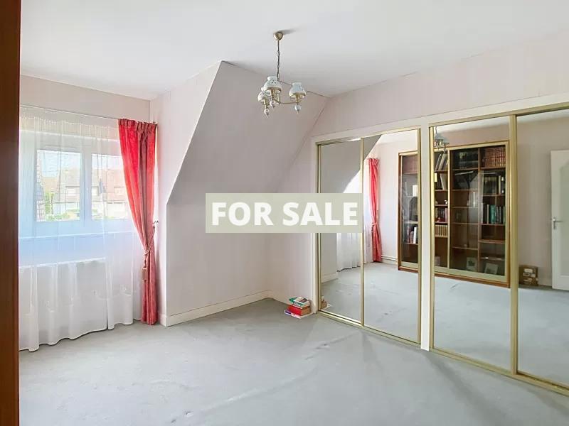 Detached House with Garden