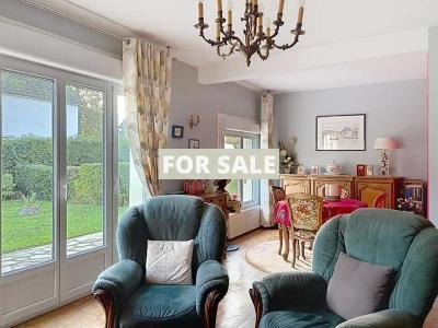 Traditional House with Garden