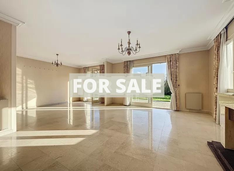 Detached House with Landscaped Garden