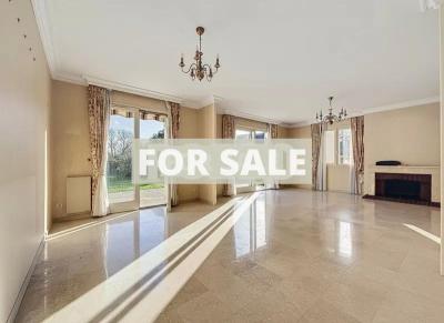 Detached House with Landscaped Garden