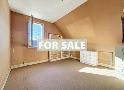 Detached House with Landscaped Garden