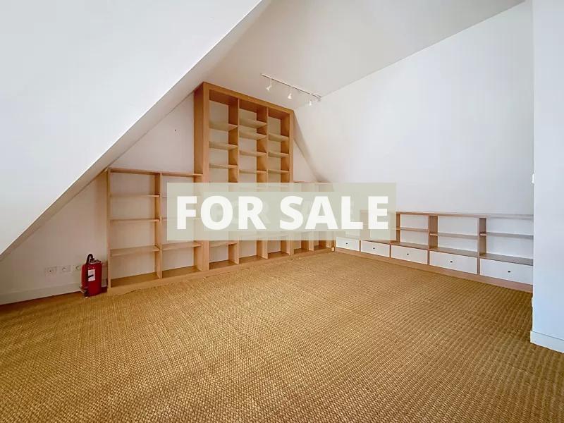 Detached Villa with Swimming Pool