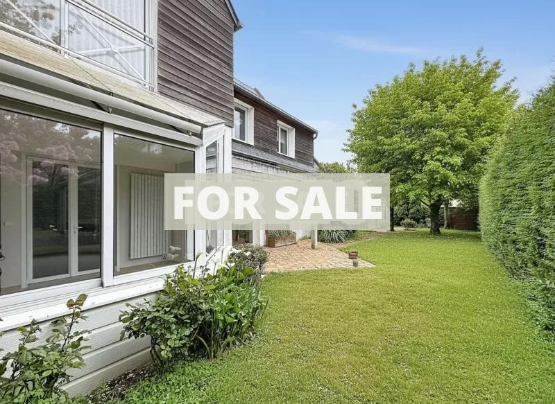 Detached Villa with Swimming Pool