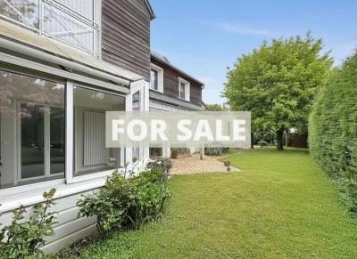 Detached Villa with Swimming Pool