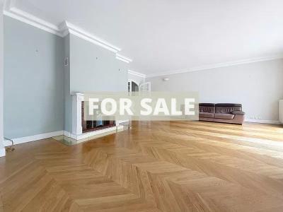 Detached Villa with Swimming Pool