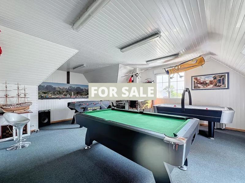 Detached Country House with Landscaped Garden