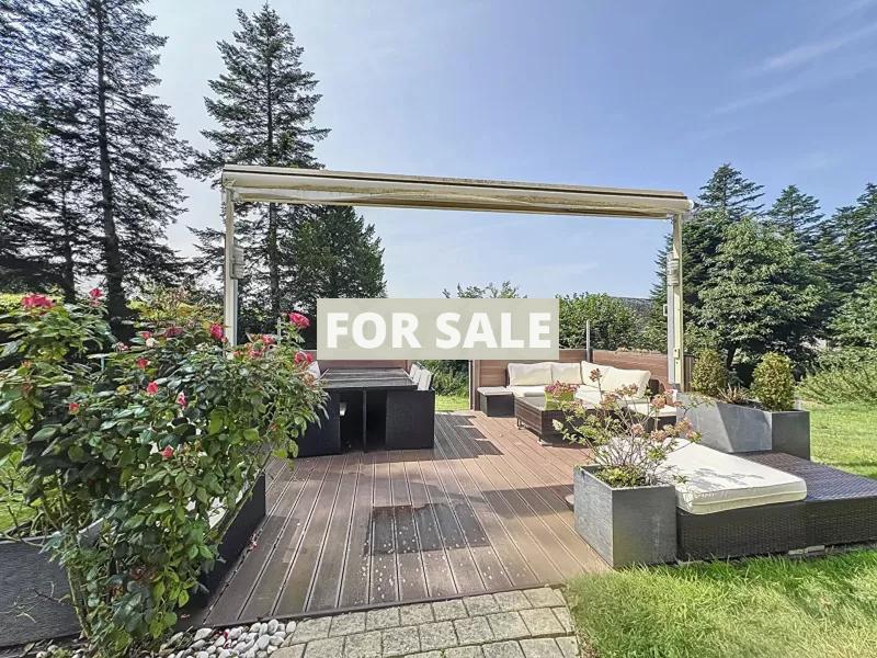 Detached Country House with Landscaped Garden