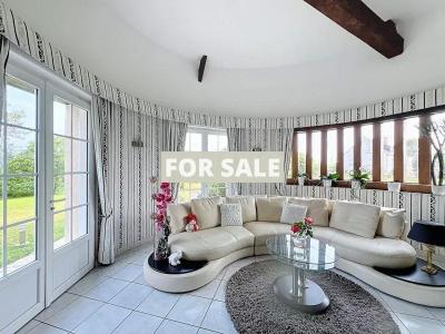 Detached Country House with Landscaped Garden