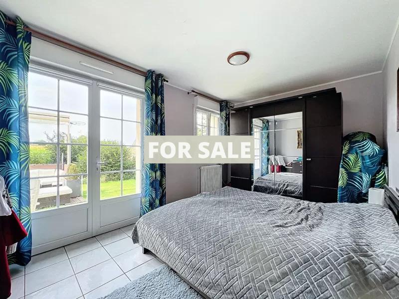 Detached Country House with Landscaped Garden