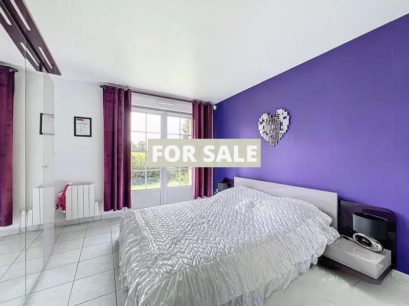 Detached Country House with Landscaped Garden