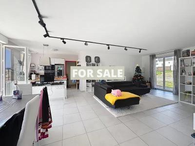 Modern Detached House with Swimming Pool