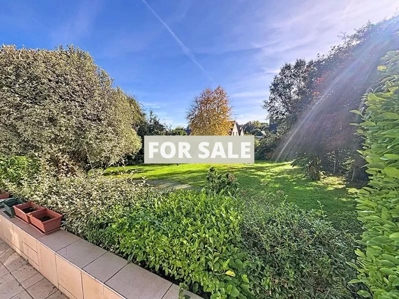 Detached House with Garden by the Coast