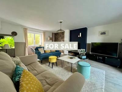 Coastal House in Great Location with Garden