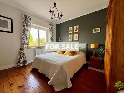 Coastal House in Great Location with Garden