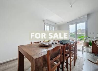 Detached House with Landscaped Garden