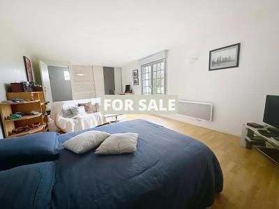 Detached House with Garden Footsteps from the Beach