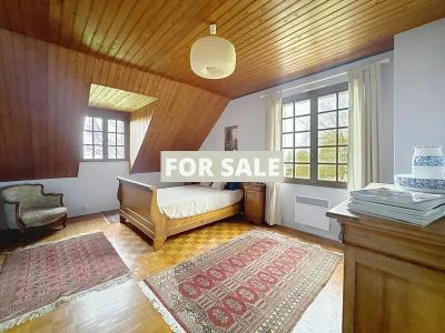 Detached House with Garden Footsteps from the Beach