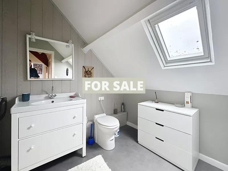 Detached House with Garden Footsteps from the Beach