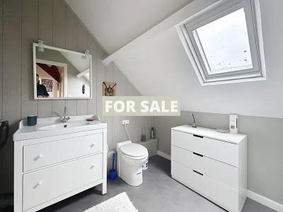 Detached House with Garden Footsteps from the Beach