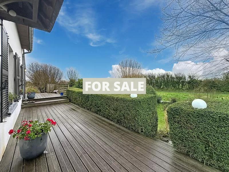 Detached House with Garden Footsteps from the Beach