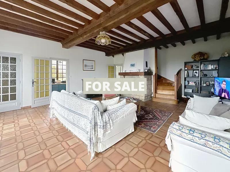 Detached House with Garden Footsteps from the Beach