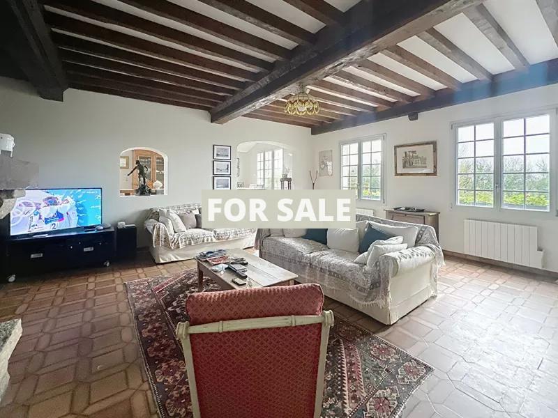 Detached House with Garden Footsteps from the Beach