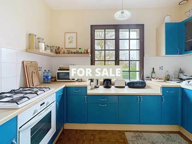 Detached House with Garden Footsteps from the Beach