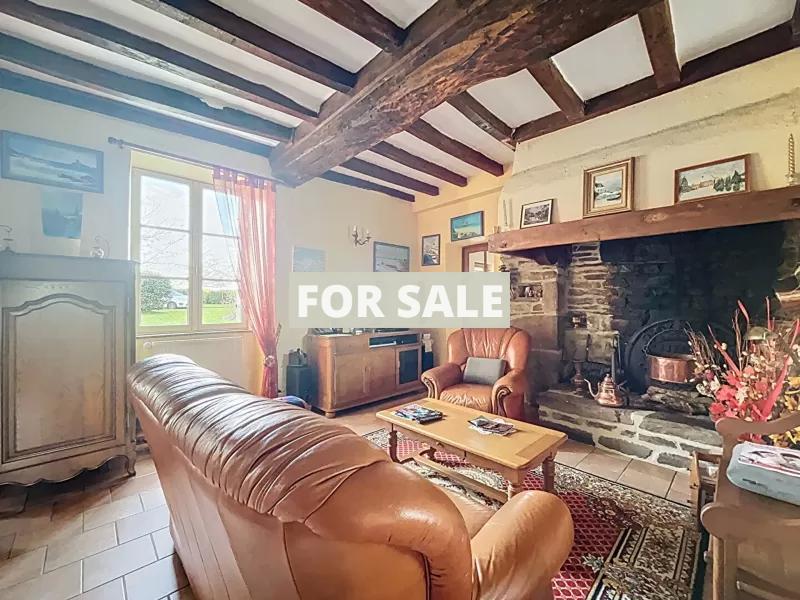 Detached Country House with Landscaped Garden