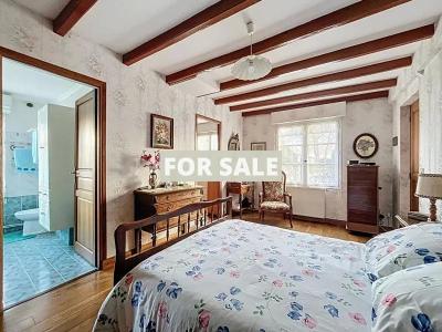 Detached Country House with Landscaped Garden