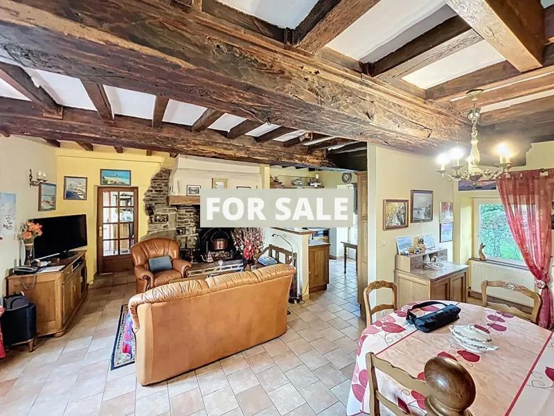 Detached Country House with Landscaped Garden