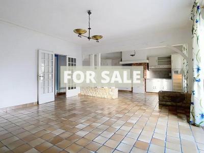 Building For Sale in Rural Village, Lots of Potential