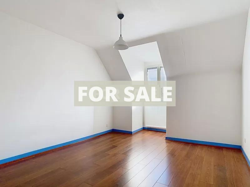 Building For Sale in Rural Village, Lots of Potential