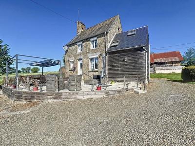 Detached Country House with Outbuilding