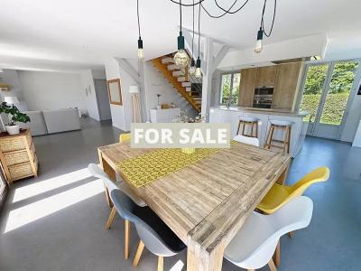 Detached Coastal House with Swimming Pool