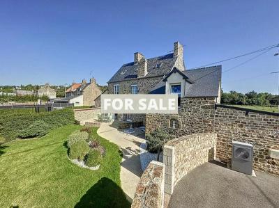 Detached House with Garden by the Coast