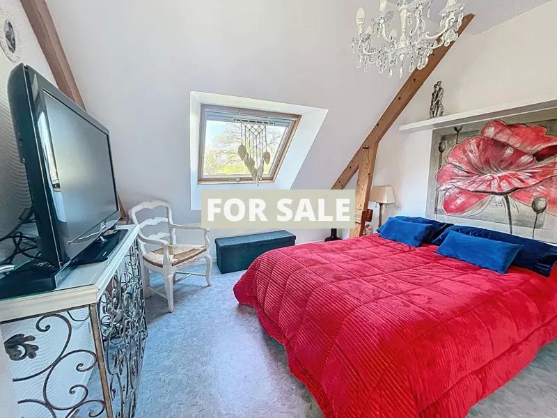 Contemporary Detached House with Landscaped Garden