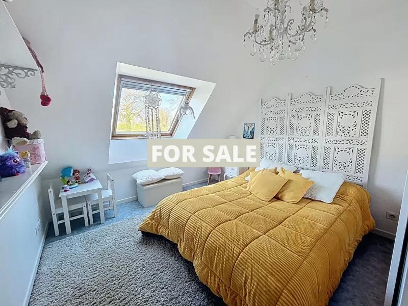 Contemporary Detached House with Landscaped Garden