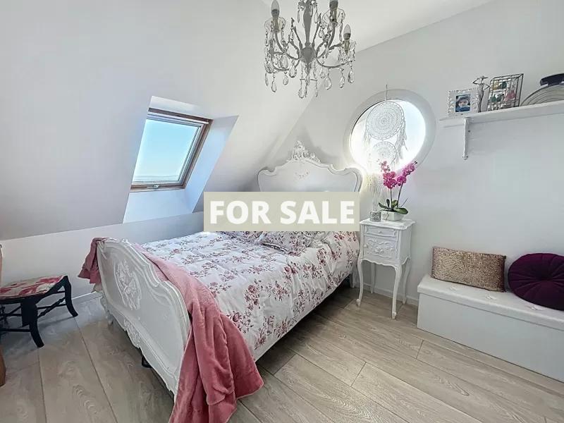 Contemporary Detached House with Landscaped Garden