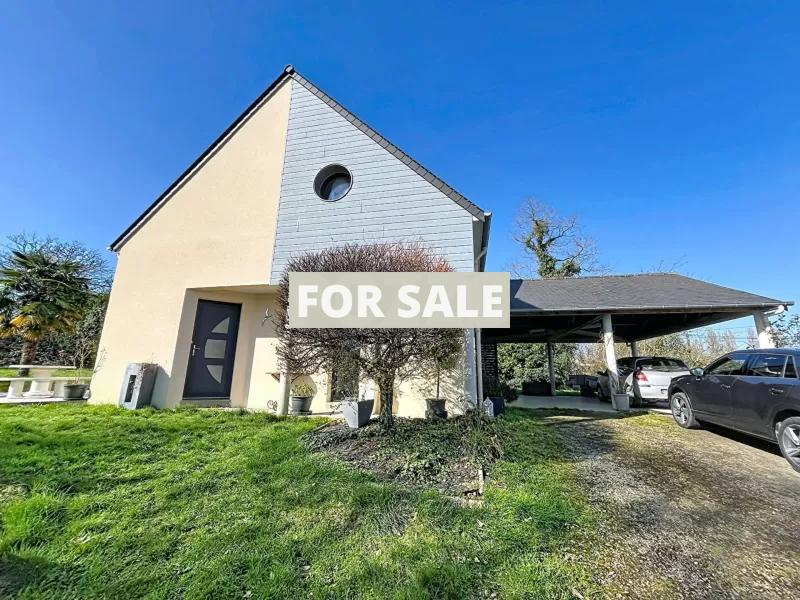 Contemporary Detached House with Landscaped Garden