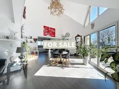 Contemporary Detached House with Landscaped Garden