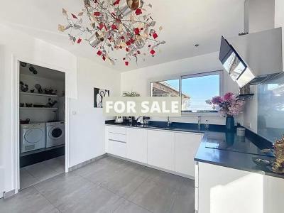 Contemporary Detached House with Landscaped Garden