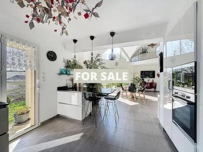 Contemporary Detached House with Landscaped Garden