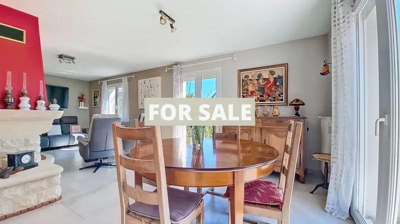 Contemporary Detached House with Garden