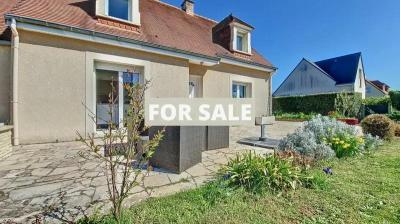 Contemporary Detached House with Garden