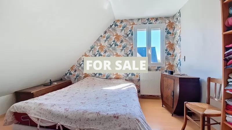 Contemporary Detached House with Garden